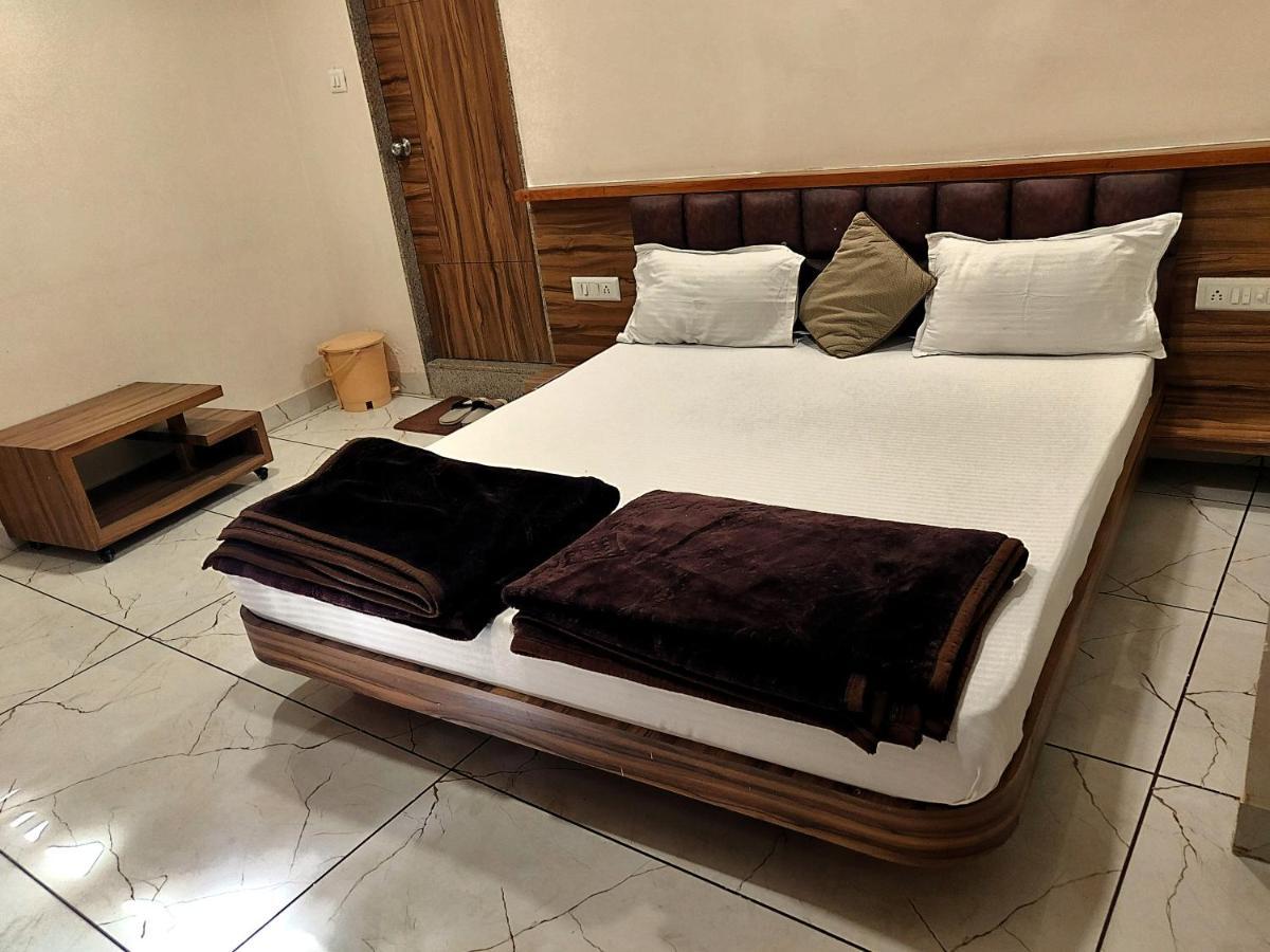 Hotel Milan Ahmedabad Ngoại thất bức ảnh