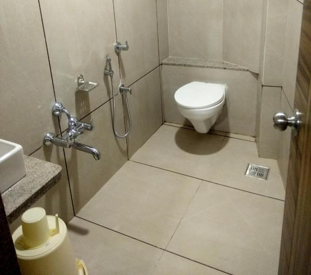 Hotel Milan Ahmedabad Ngoại thất bức ảnh
