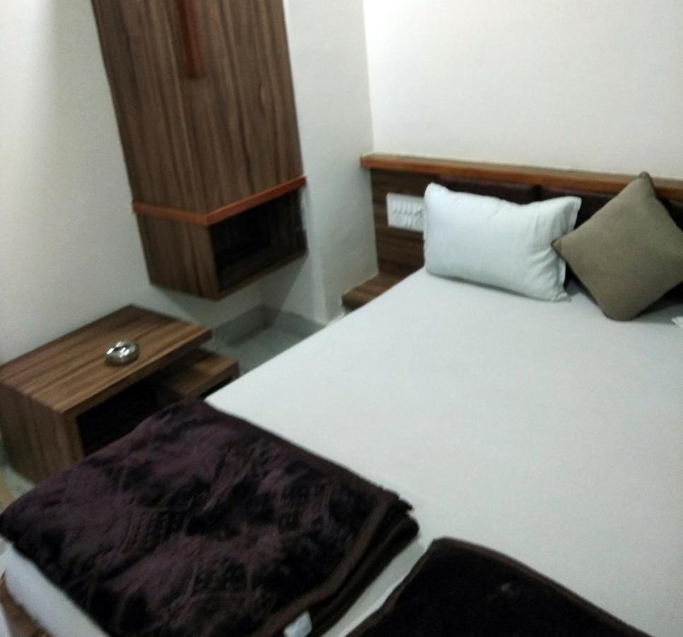 Hotel Milan Ahmedabad Ngoại thất bức ảnh