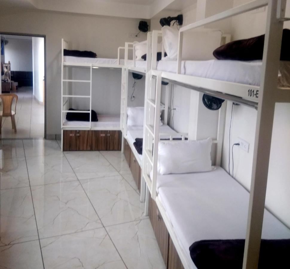 Hotel Milan Ahmedabad Ngoại thất bức ảnh