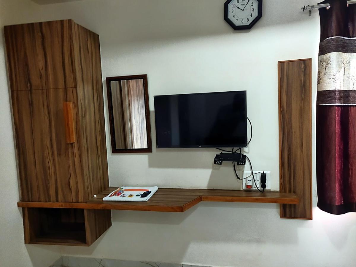 Hotel Milan Ahmedabad Ngoại thất bức ảnh