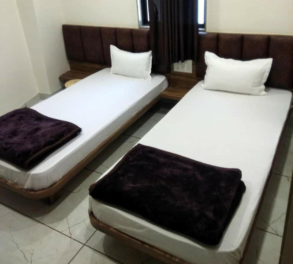 Hotel Milan Ahmedabad Ngoại thất bức ảnh