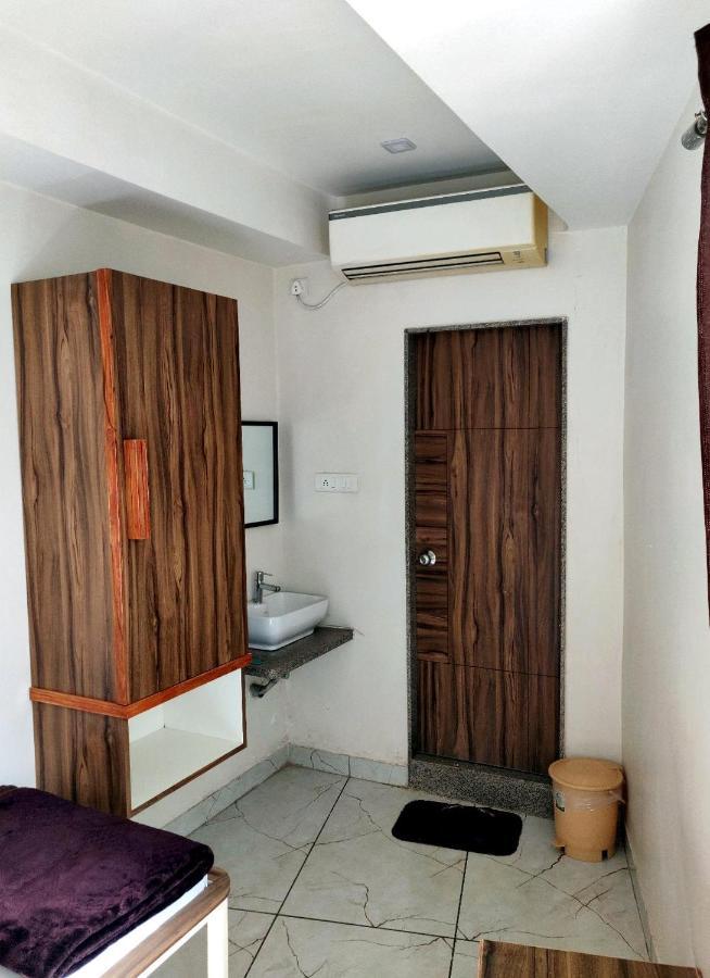 Hotel Milan Ahmedabad Ngoại thất bức ảnh