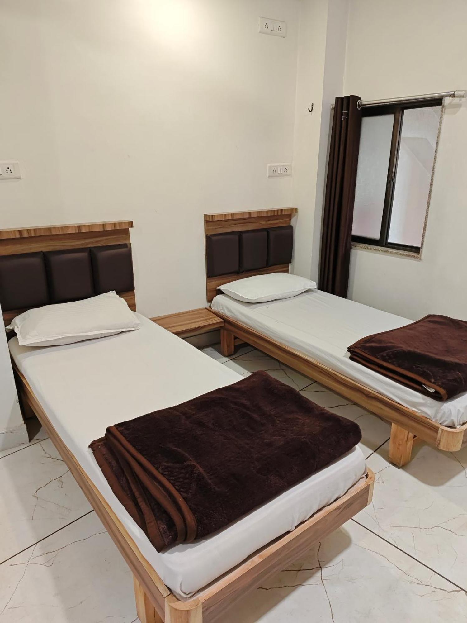 Hotel Milan Ahmedabad Ngoại thất bức ảnh