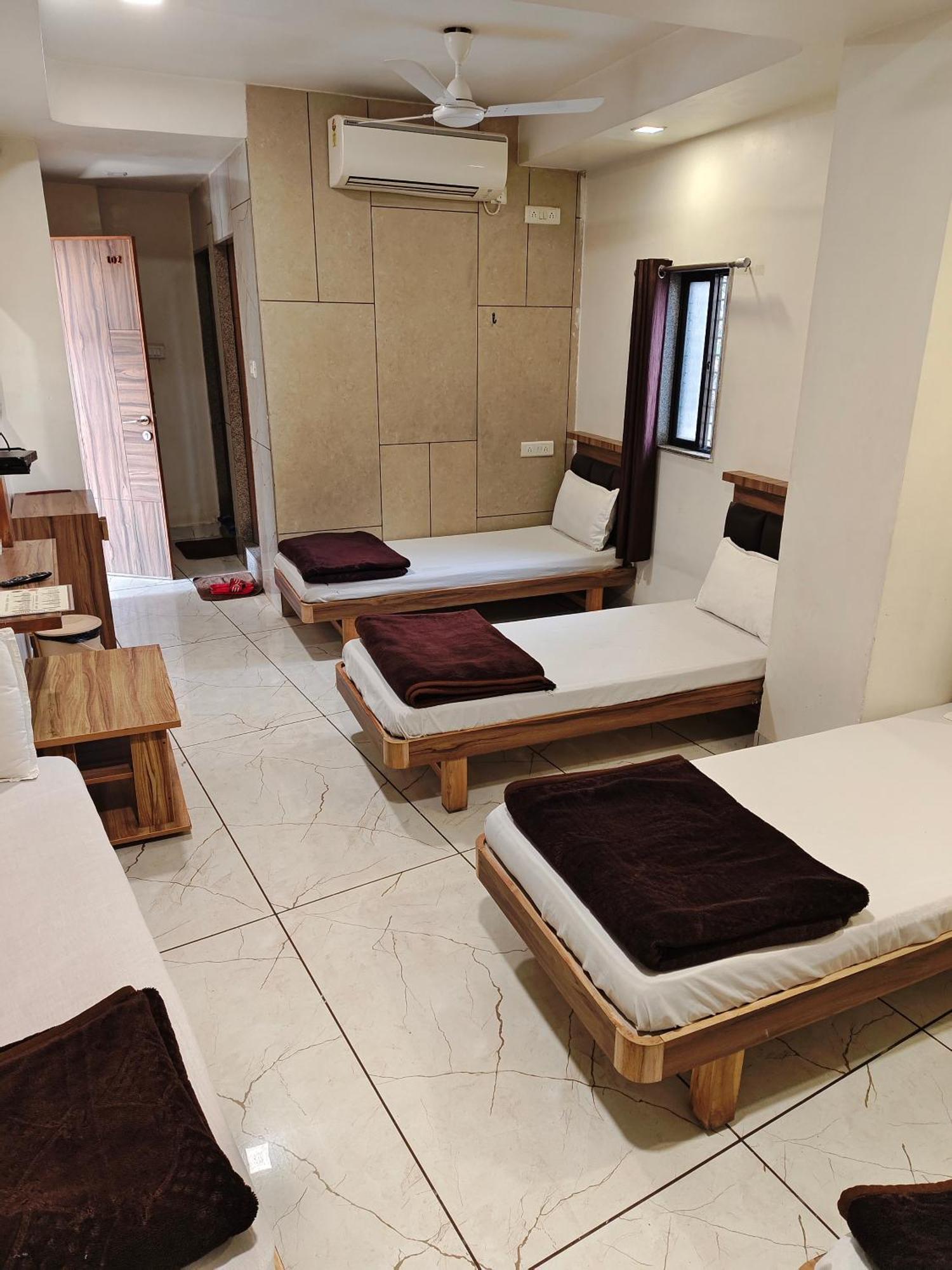 Hotel Milan Ahmedabad Ngoại thất bức ảnh
