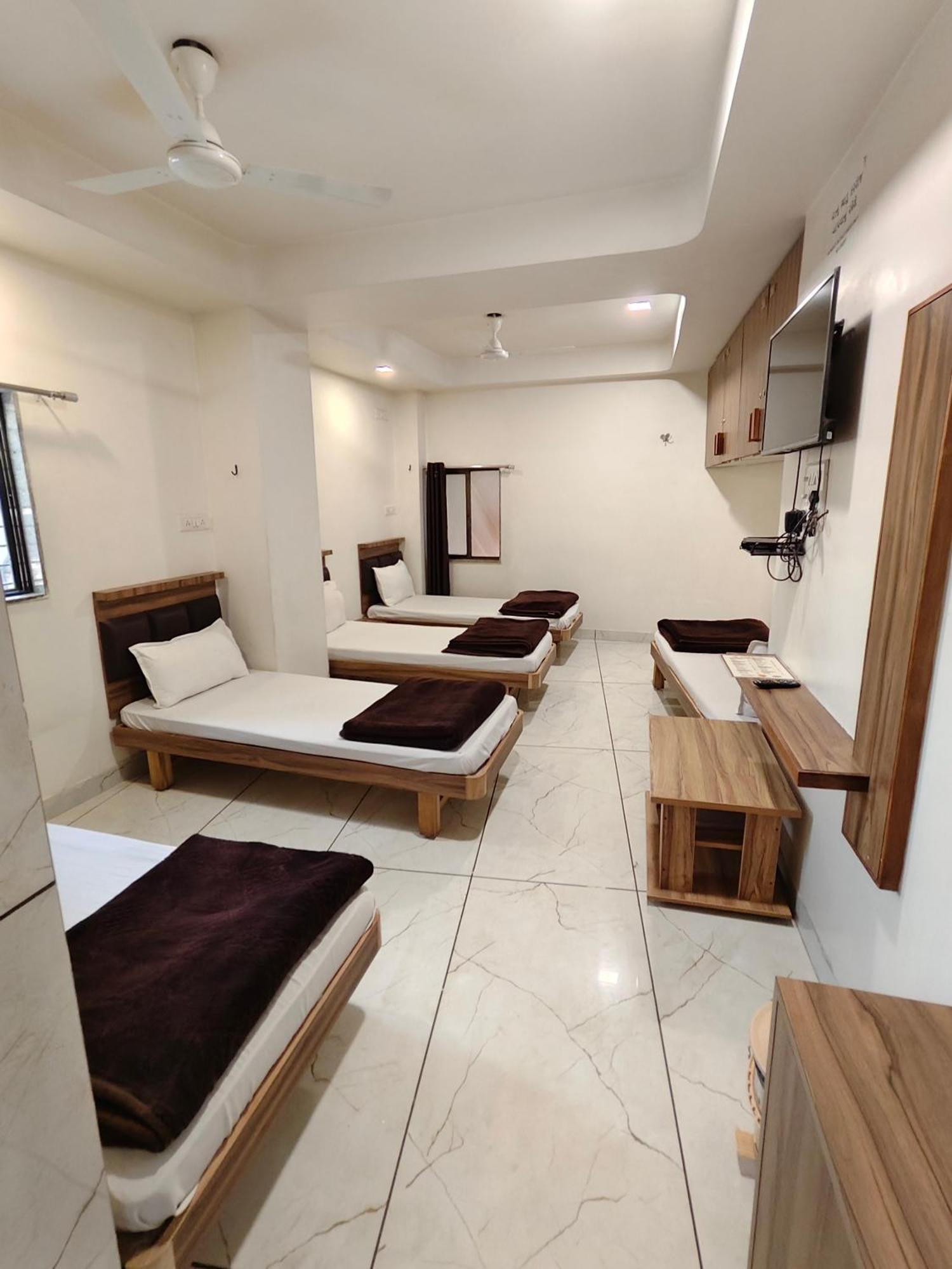 Hotel Milan Ahmedabad Ngoại thất bức ảnh