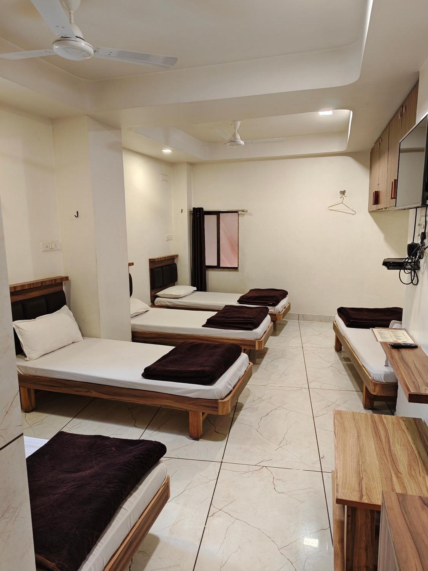 Hotel Milan Ahmedabad Ngoại thất bức ảnh